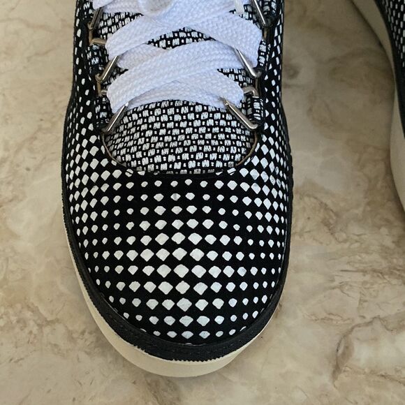 Stuart Weitzman Nappa Leather Black & White Optic Gaming Sneakers - Picture 10 of 12